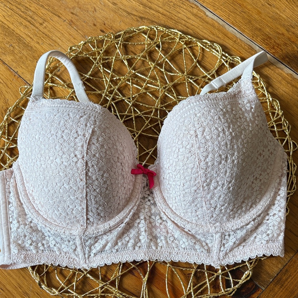 Victoria's Secret Lined Demi Super Pretty Lace Bra-36D